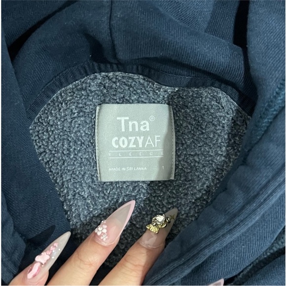 *SOLD* TNA cozy af sweatsuit set - Picture 8 of 11